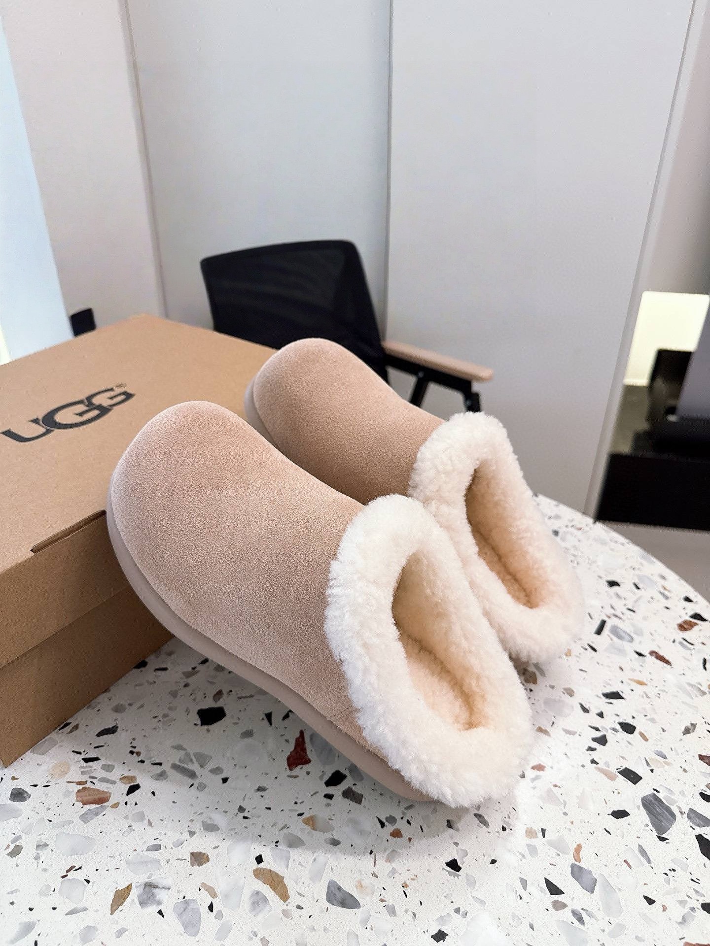 כפכפים פרווה UGG – תמונה 7