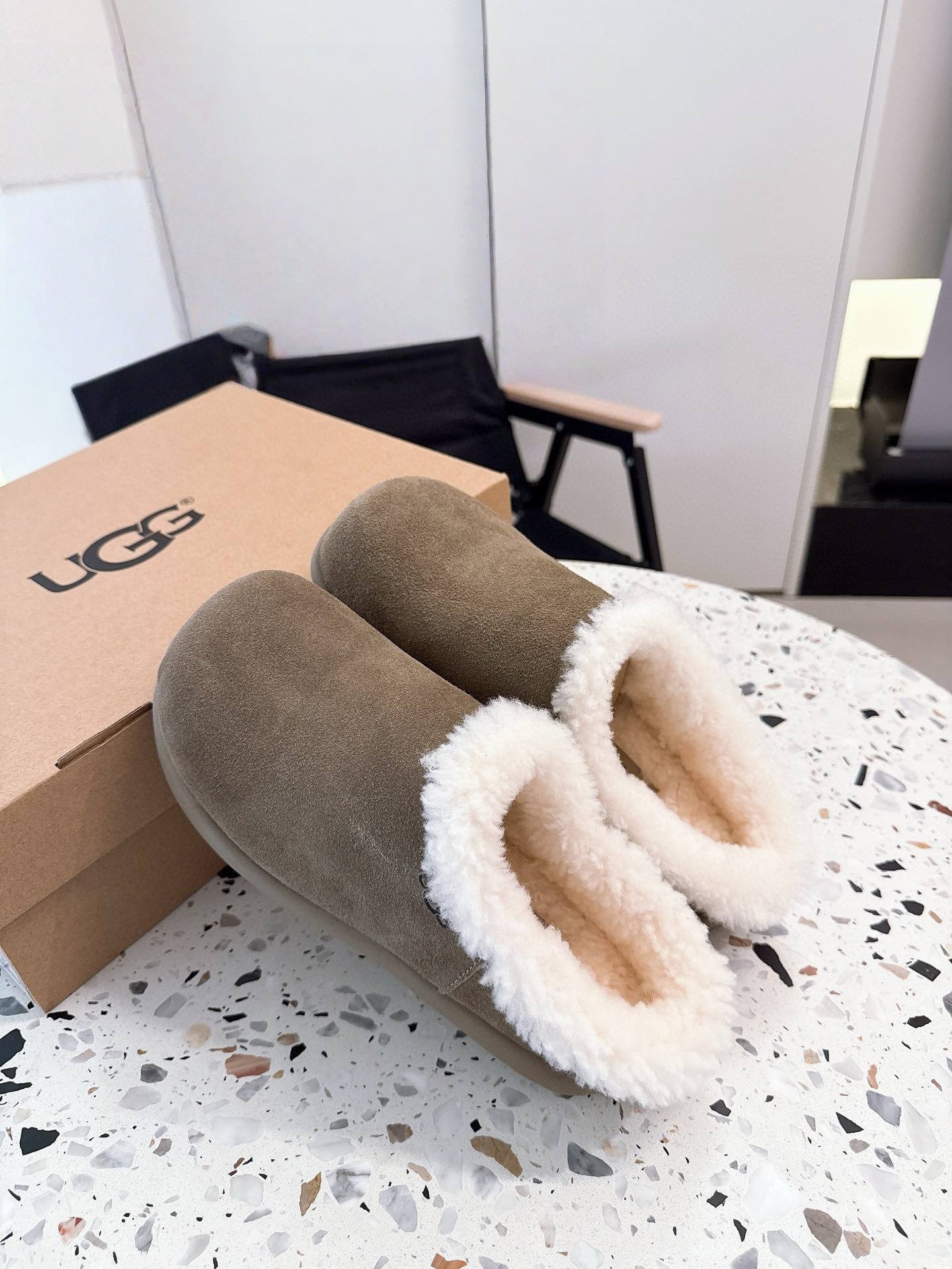 כפכפים פרווה UGG – תמונה 3
