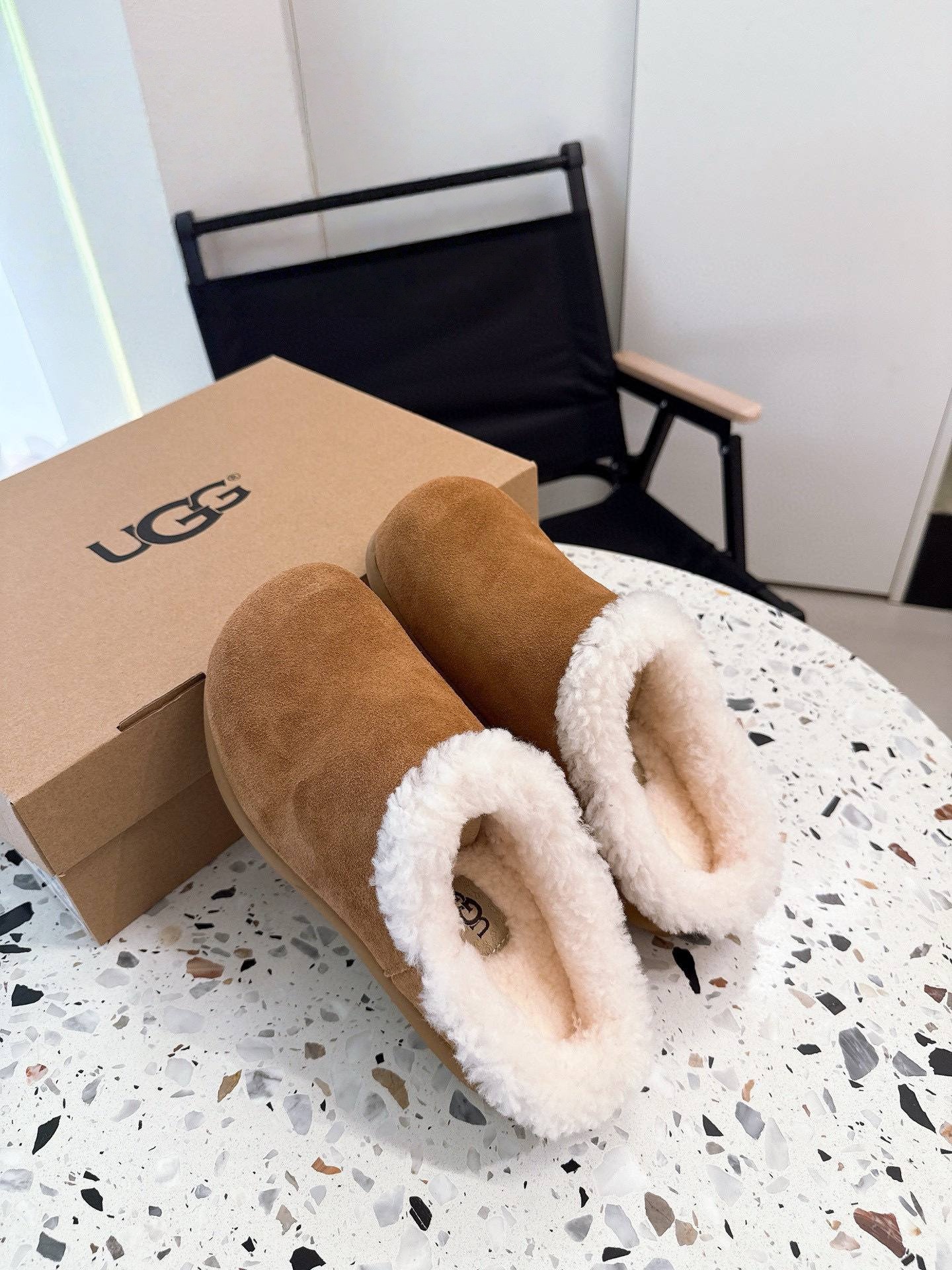כפכפים פרווה UGG – תמונה 10