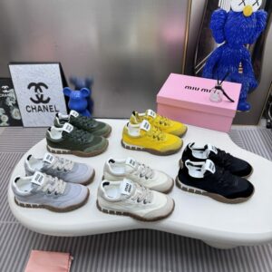 סניקרס מיו מיו