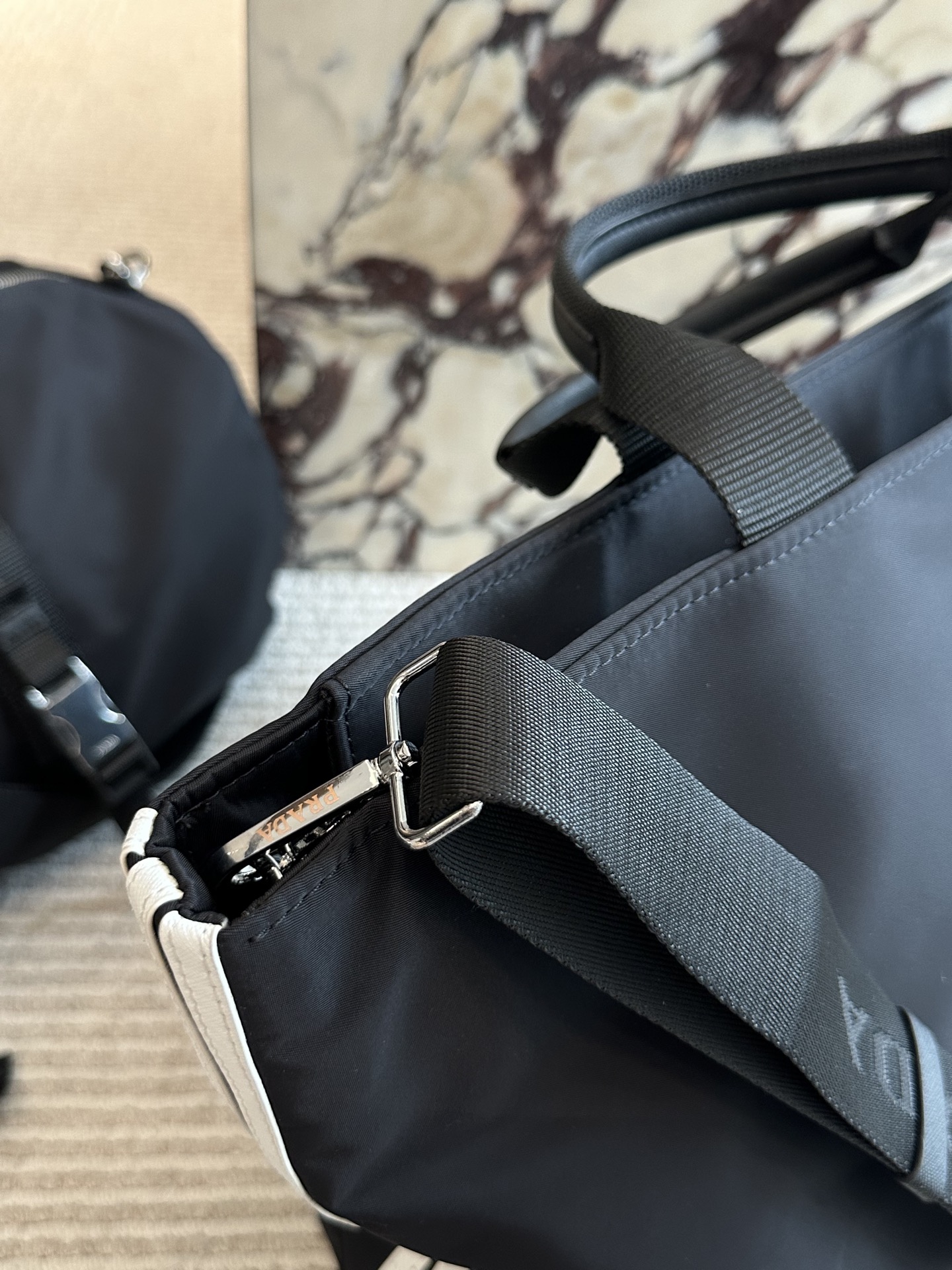 תיק צד גדול פרדה – תמונה 11