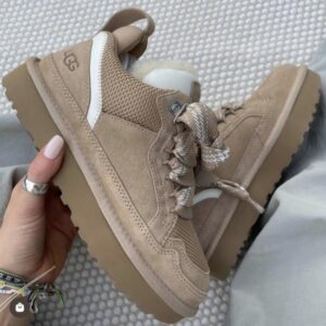 נעליים שרוכים UGG