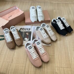 סניקרס מיו מיו