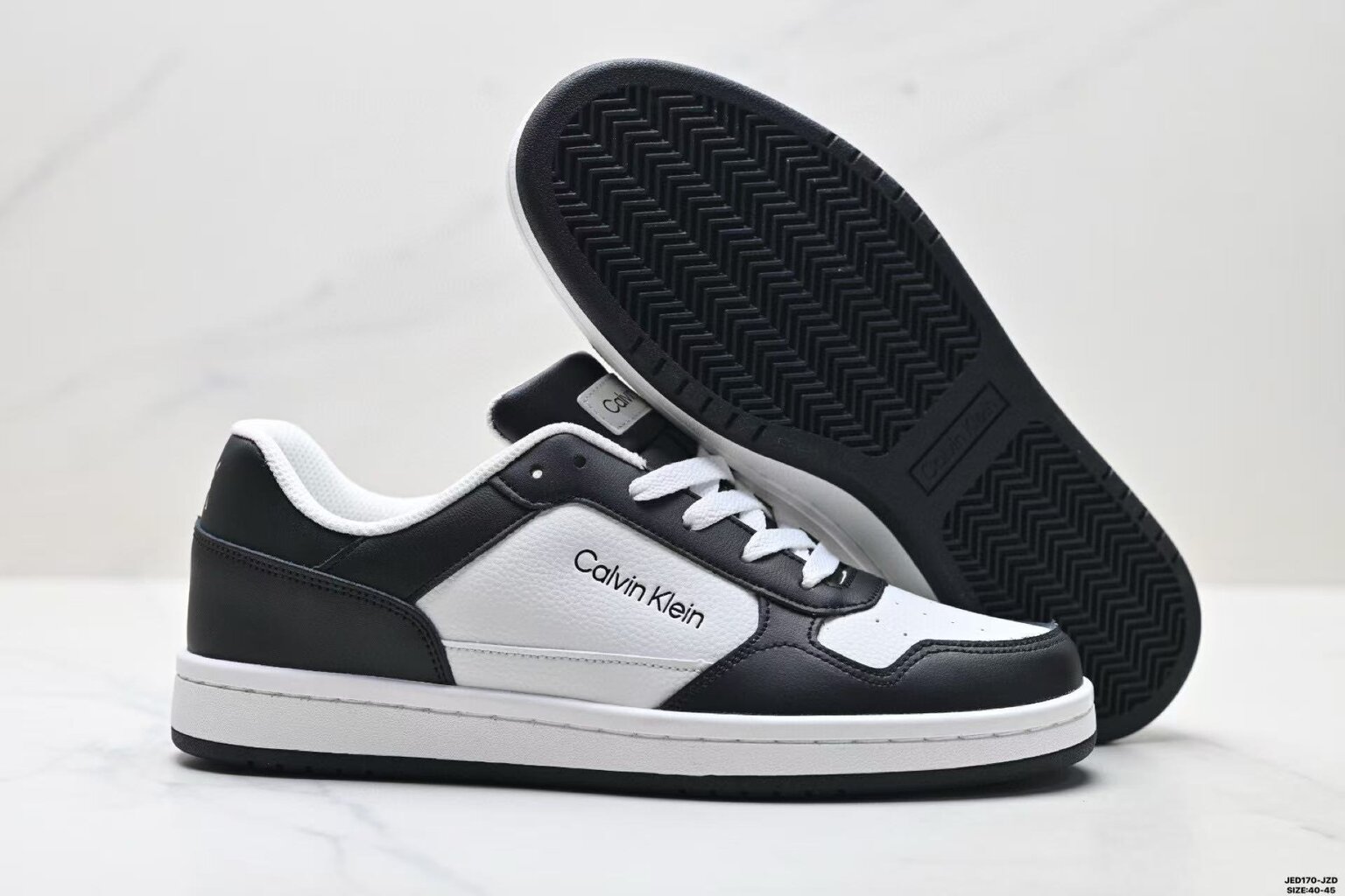 סניקרס קלווין קליין