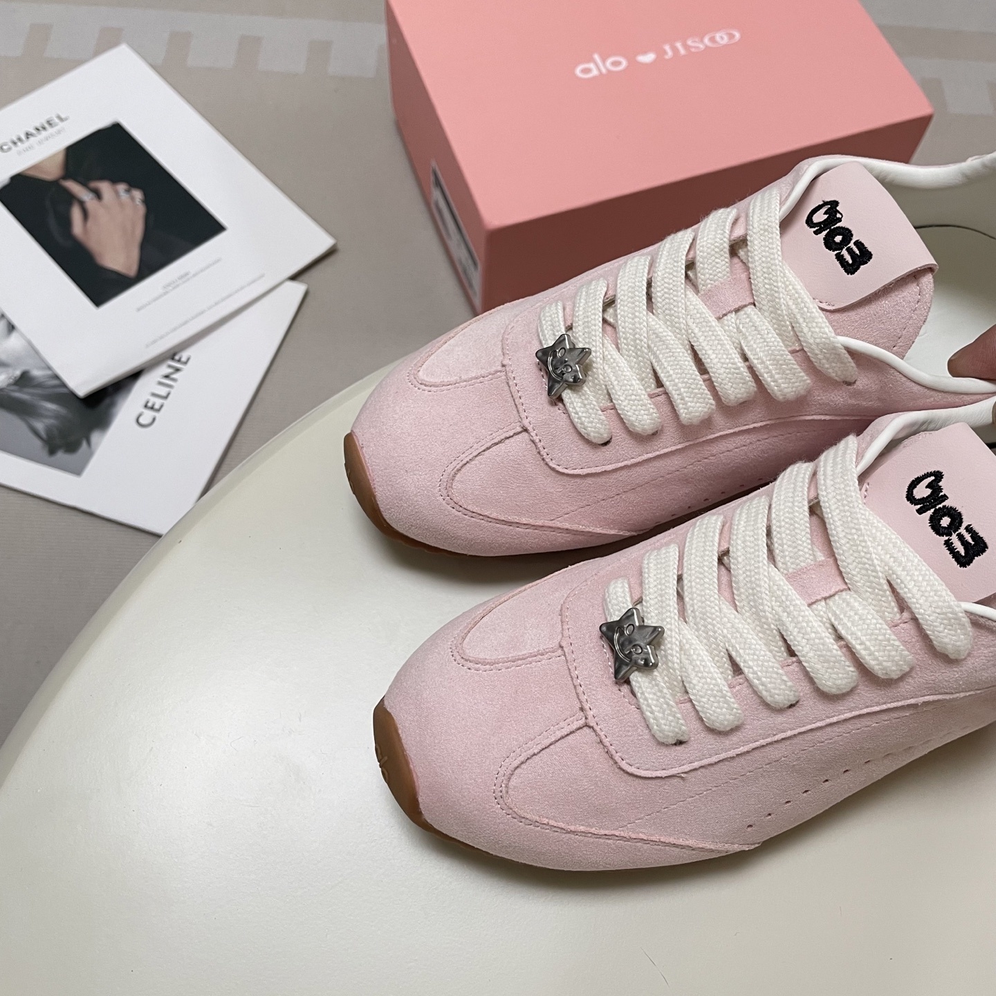 סניקרס אלו יוגה – תמונה 8