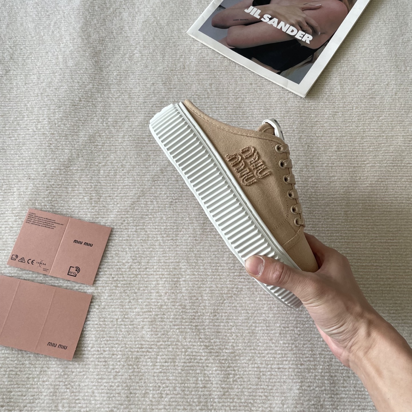 סניקרס מיו מיו – תמונה 6