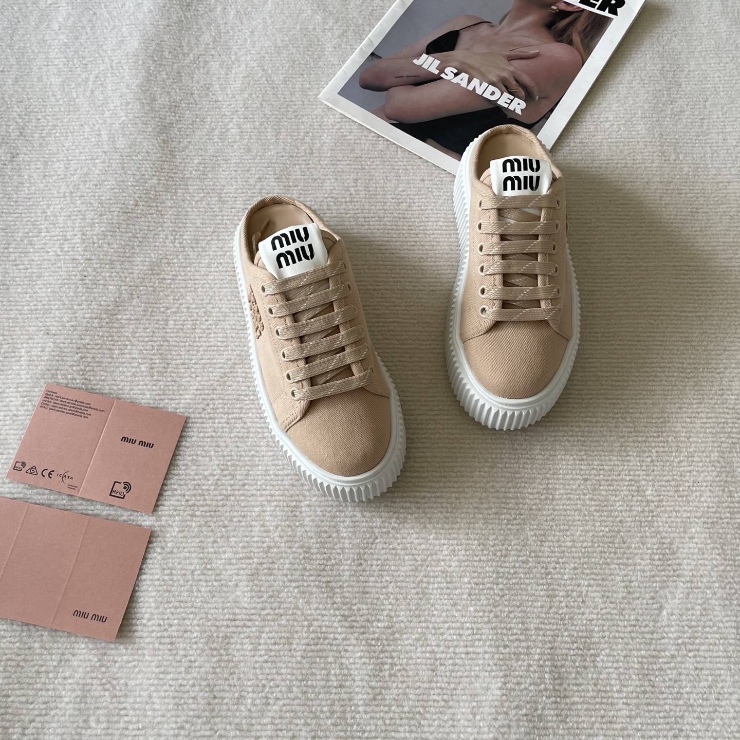 סניקרס מיו מיו – תמונה 8