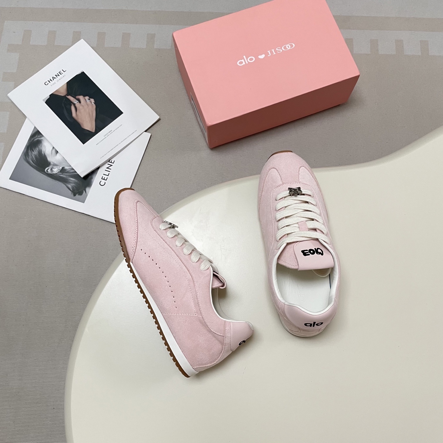 סניקרס אלו יוגה – תמונה 7