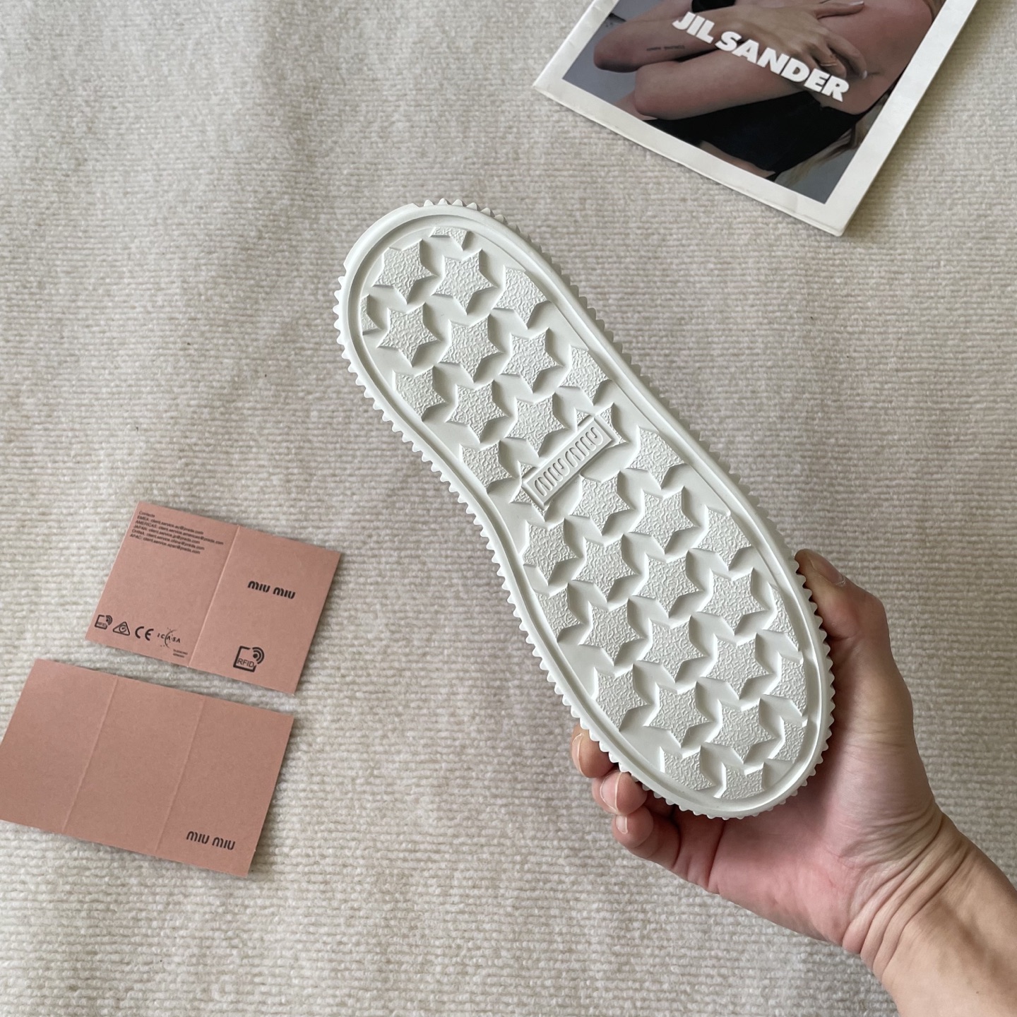 סניקרס מיו מיו – תמונה 10