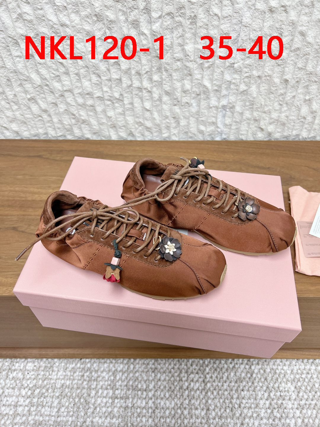 סניקרס מיו מיו – תמונה 3