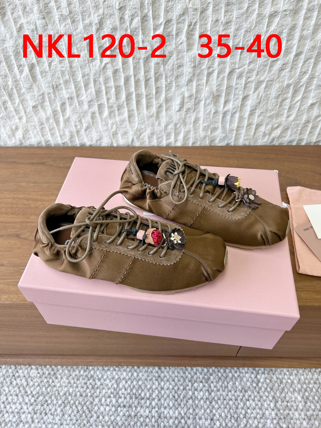 סניקרס מיו מיו – תמונה 4