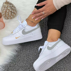 נעלי נייק פורס