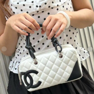 תיק יד שאנל