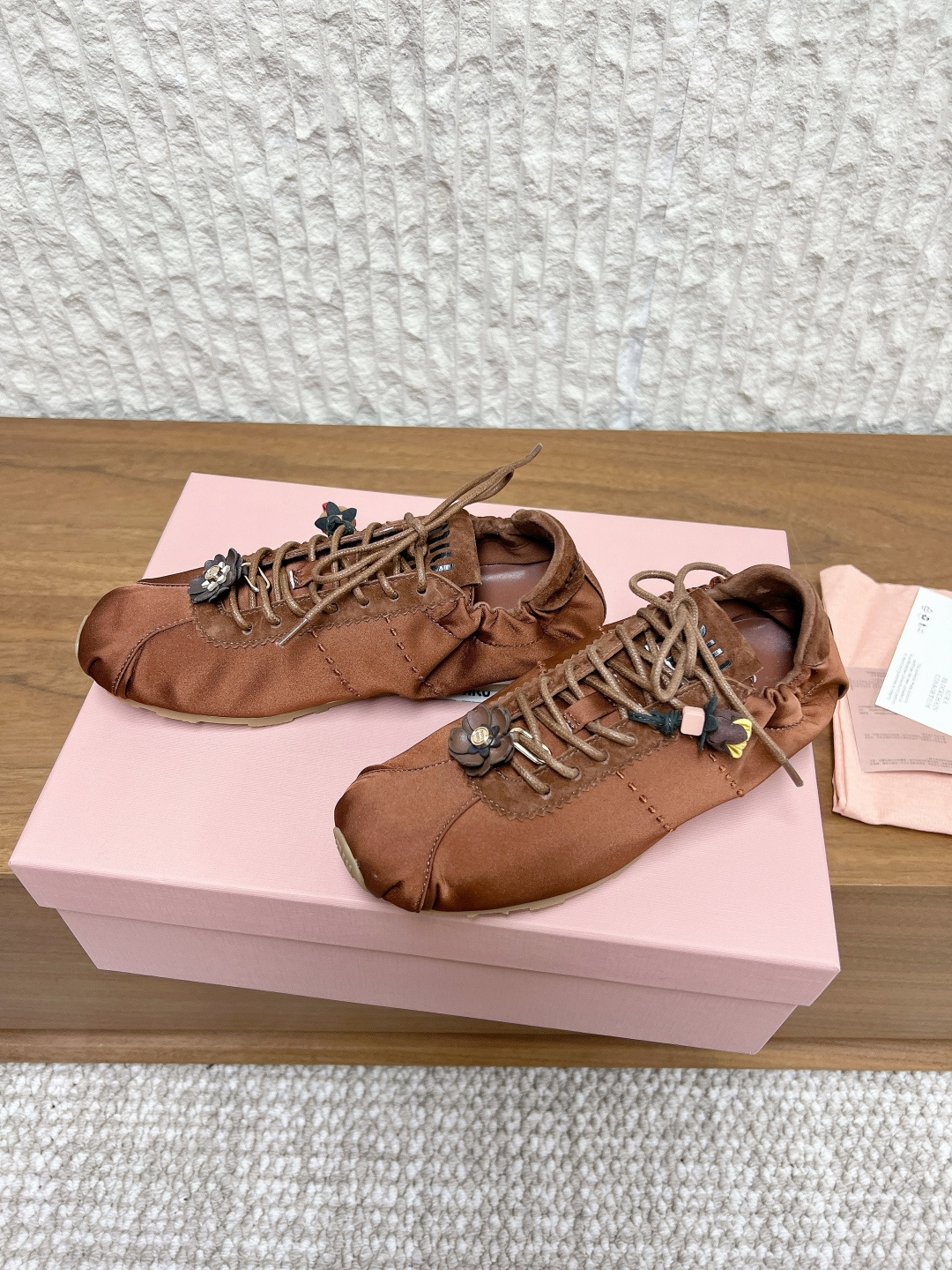 סניקרס מיו מיו – תמונה 10