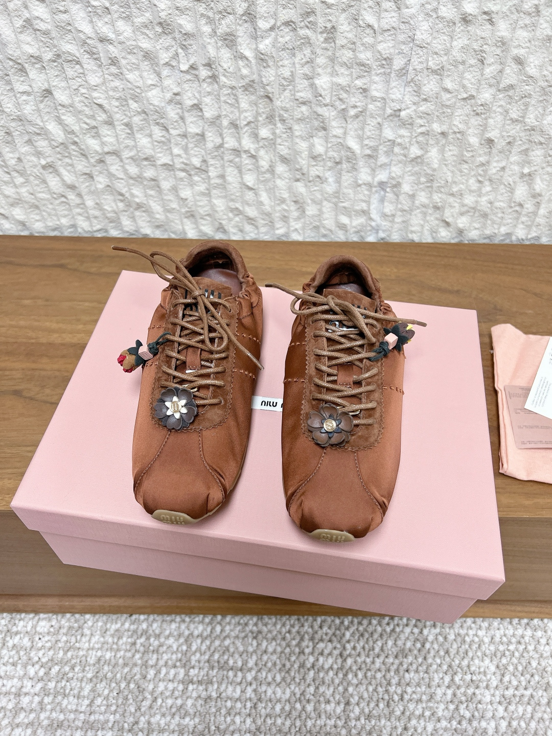 סניקרס מיו מיו – תמונה 11