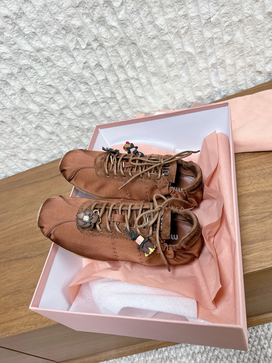 סניקרס מיו מיו – תמונה 12