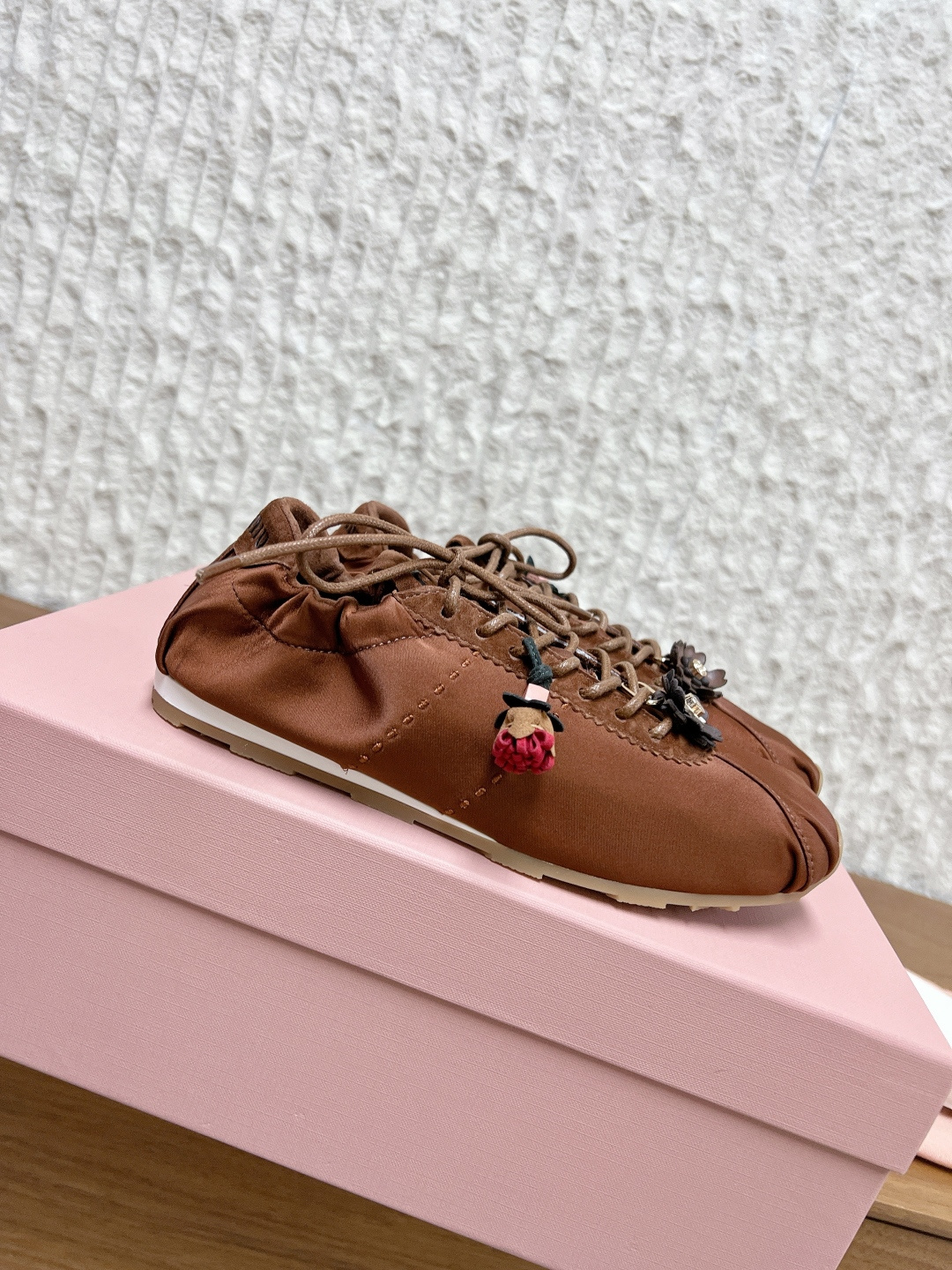 סניקרס מיו מיו – תמונה 15