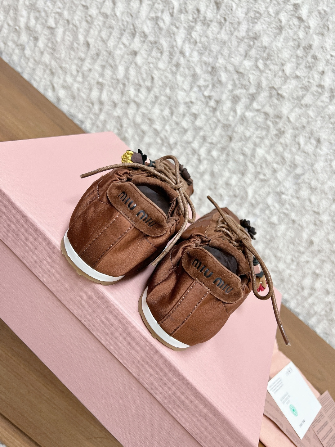 סניקרס מיו מיו – תמונה 16