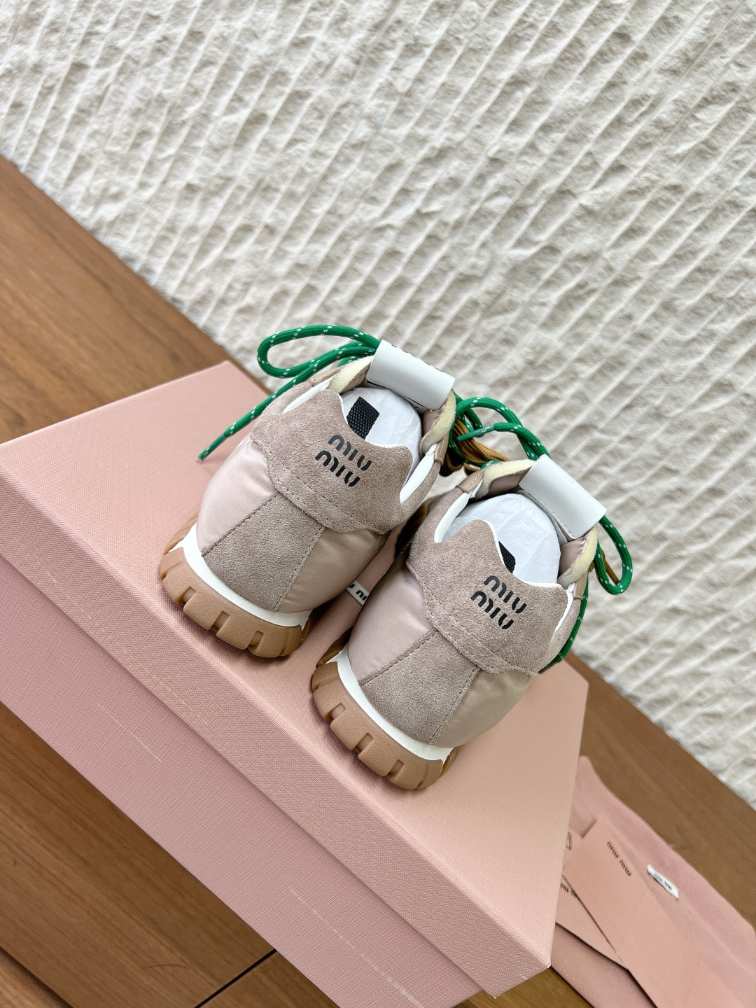 סניקרס מיו מיו – תמונה 8