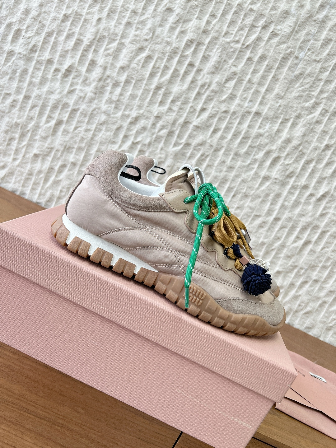 סניקרס מיו מיו – תמונה 9