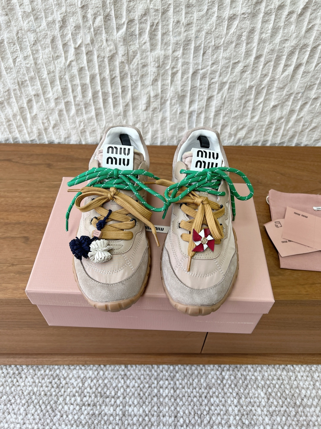 סניקרס מיו מיו – תמונה 11