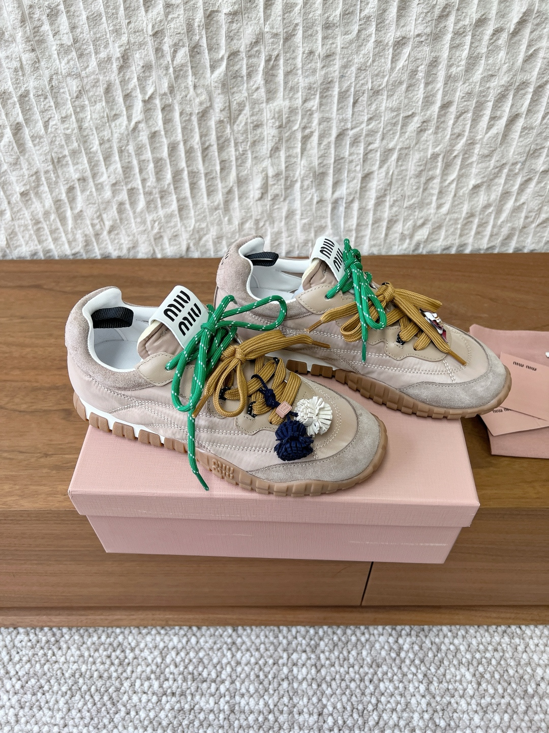 סניקרס מיו מיו – תמונה 12