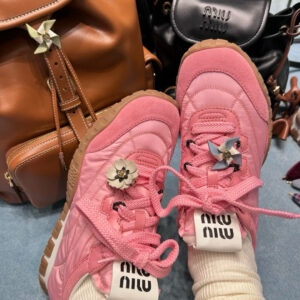 סניקרס מיו מיו