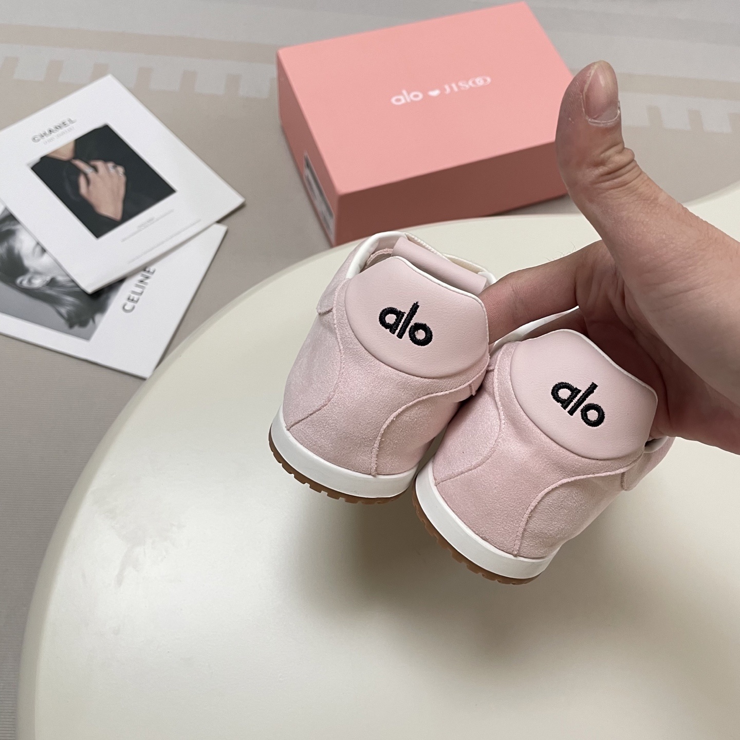 סניקרס אלו יוגה – תמונה 6