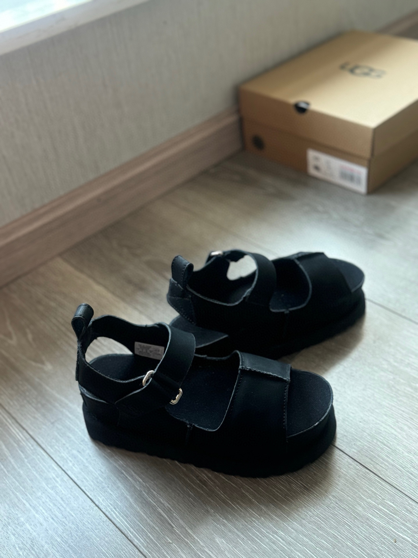 סנדלים UGG – תמונה 10