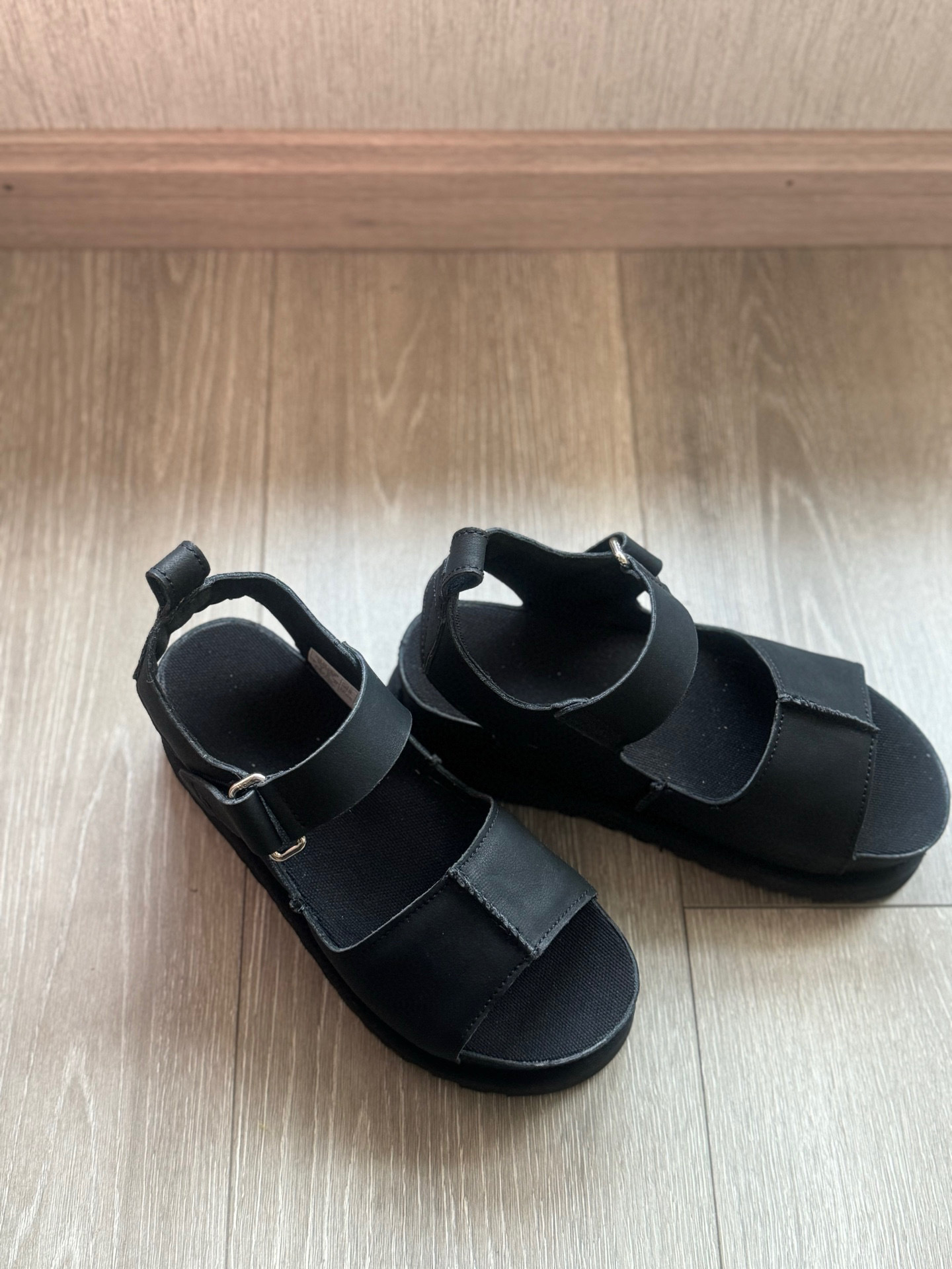 סנדלים UGG – תמונה 11