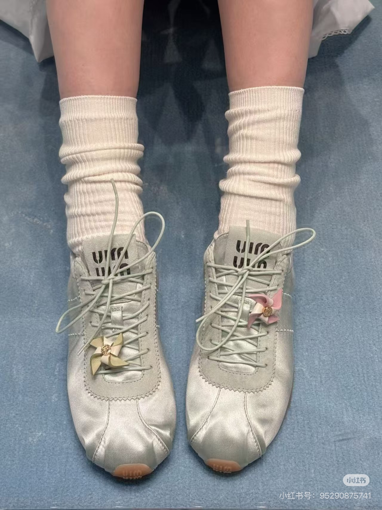 סניקרס מיו מיו – תמונה 25