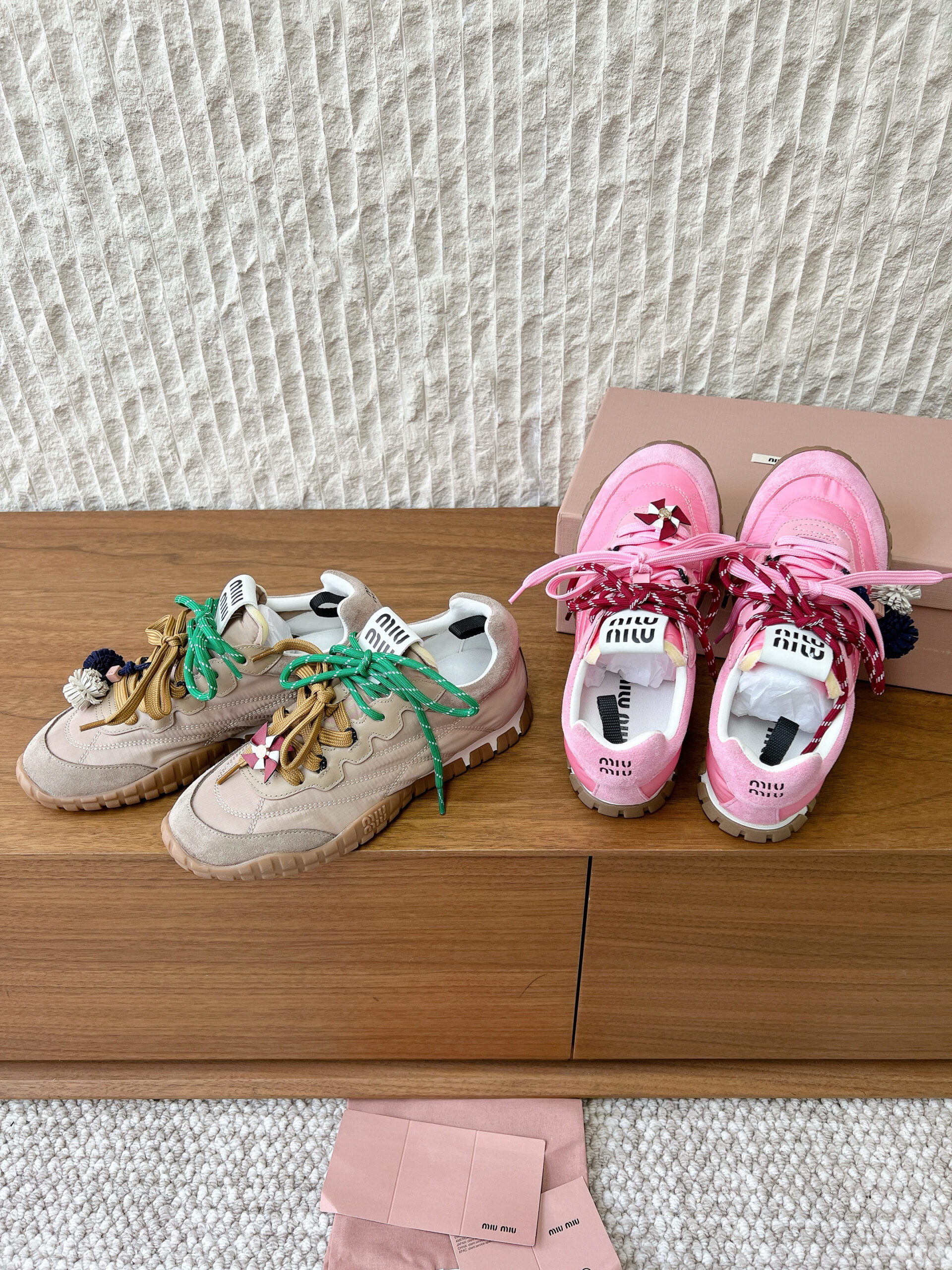 סניקרס מיו מיו – תמונה 17