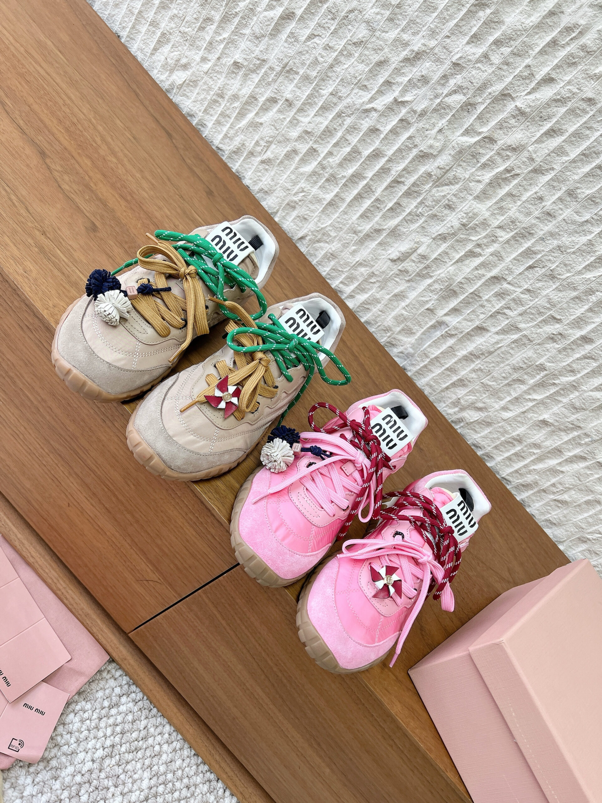 סניקרס מיו מיו – תמונה 18