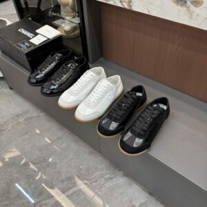 סניקרס שאנל