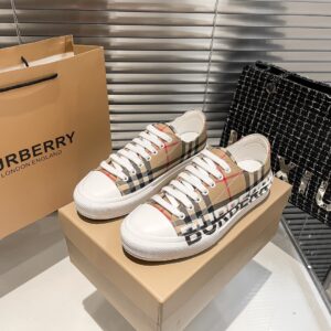 סניקרס ברברי