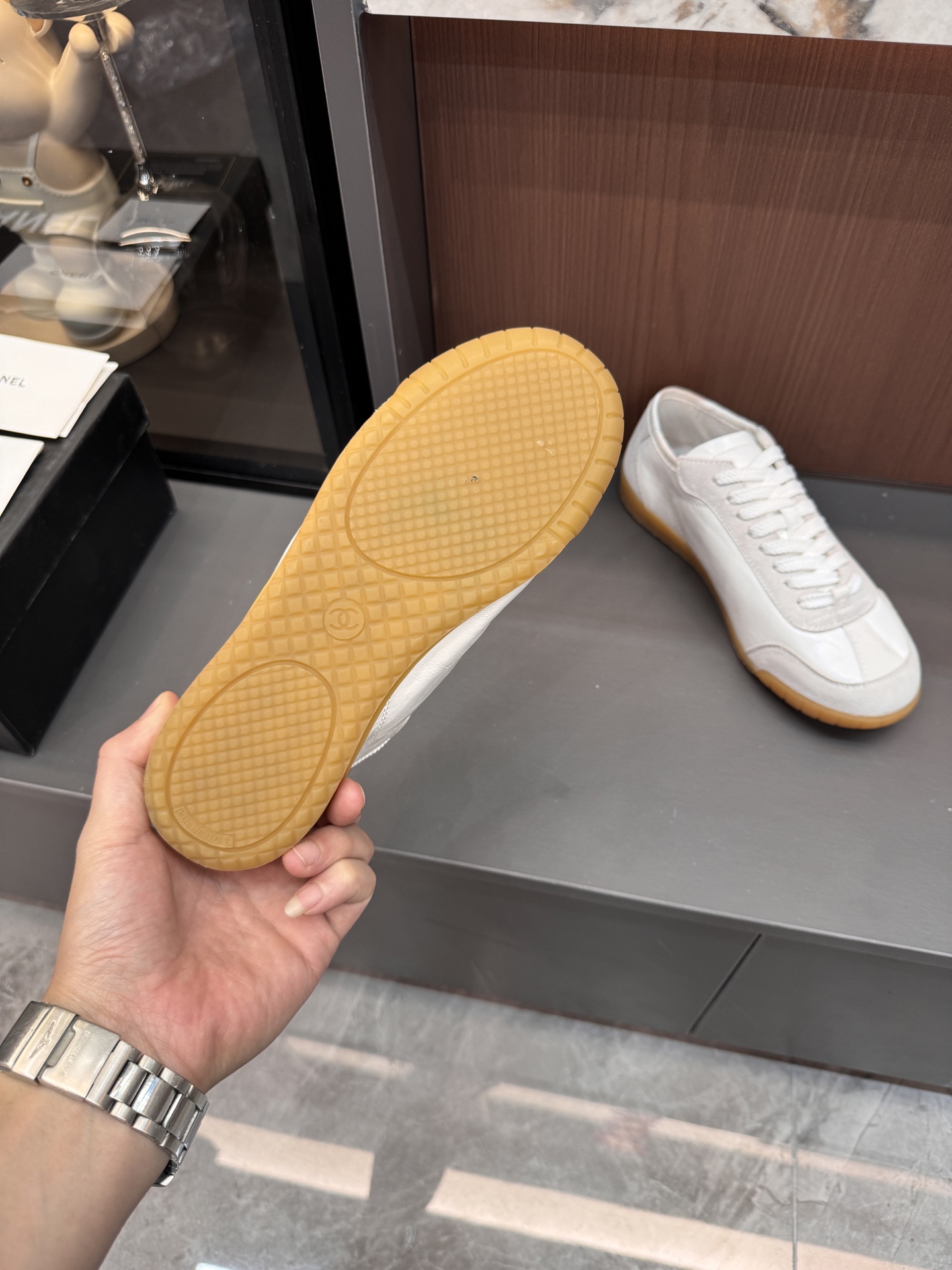 סניקרס שאנל – תמונה 10