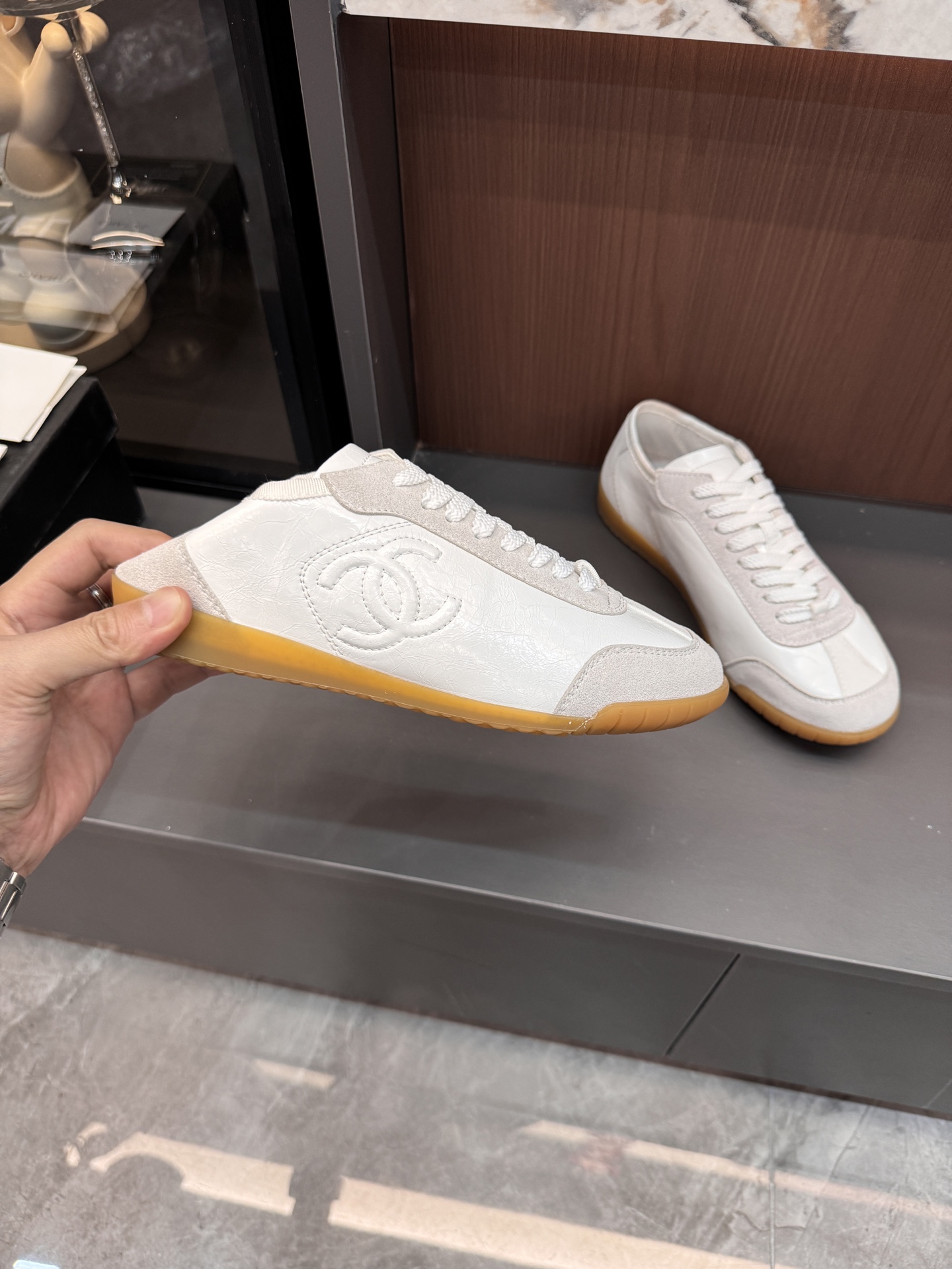 סניקרס שאנל – תמונה 11