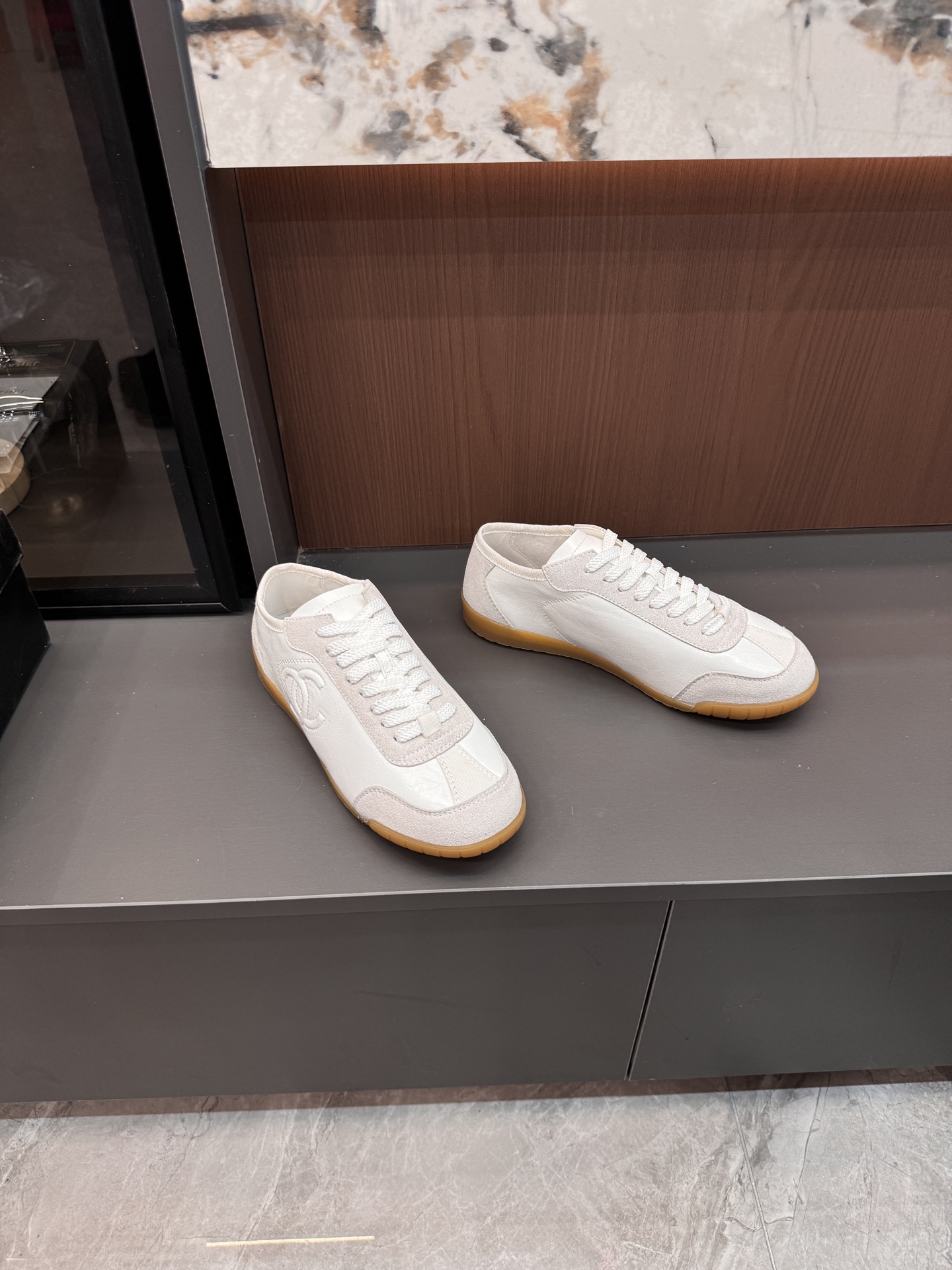 סניקרס שאנל – תמונה 12