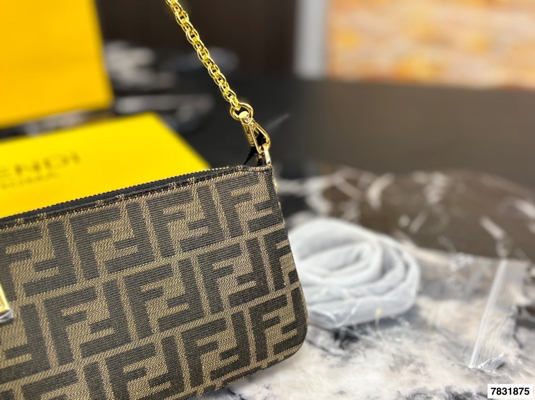 תיק כתף פנדי – תמונה 5