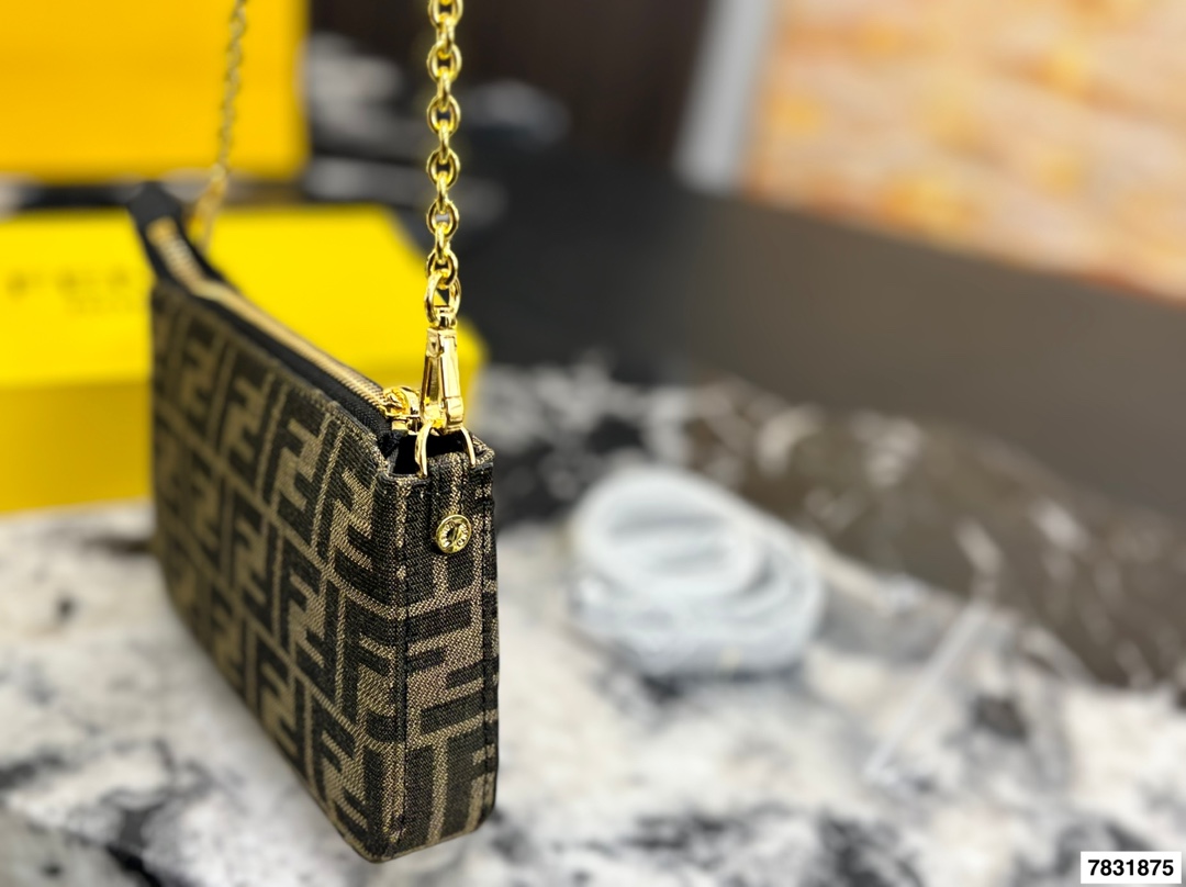 תיק כתף פנדי – תמונה 6