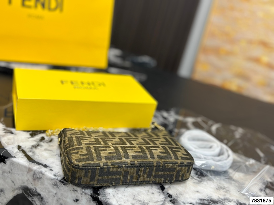 תיק כתף פנדי – תמונה 8