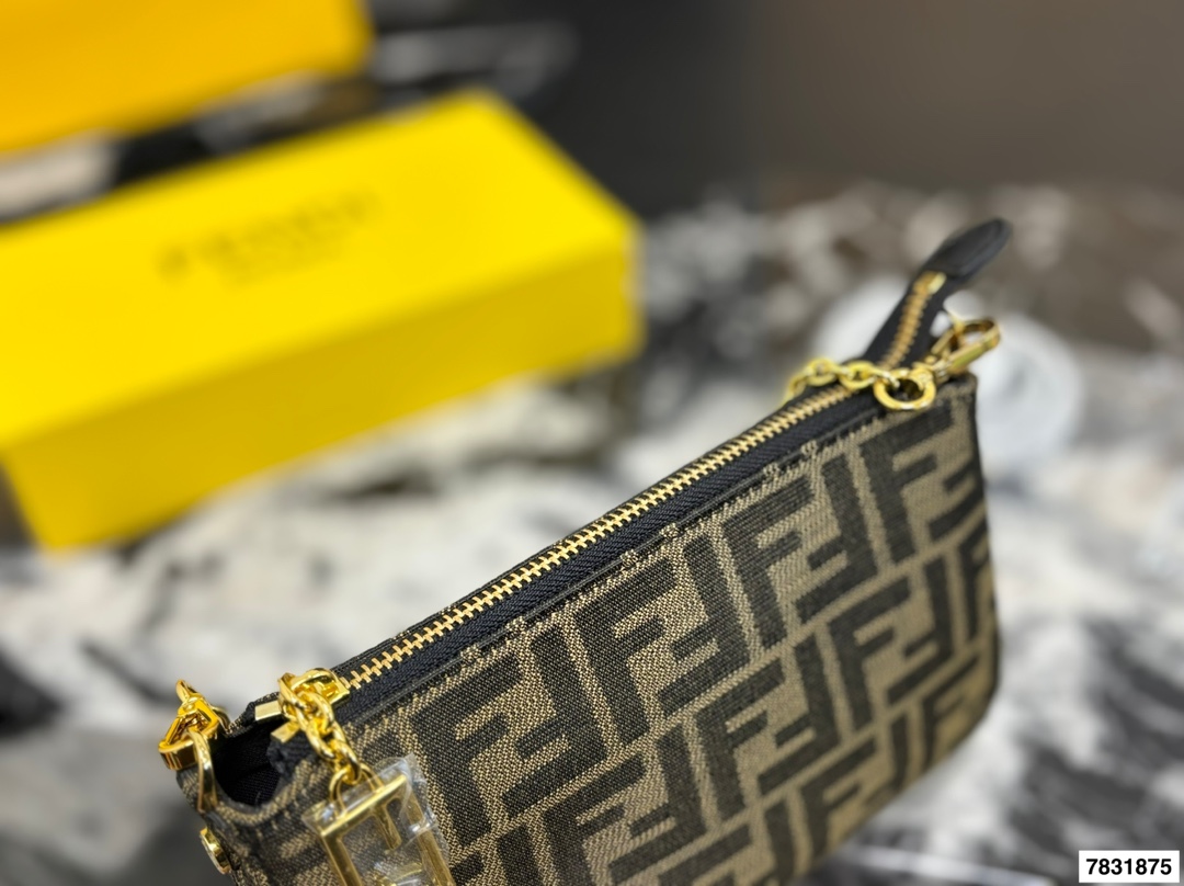 תיק כתף פנדי – תמונה 9