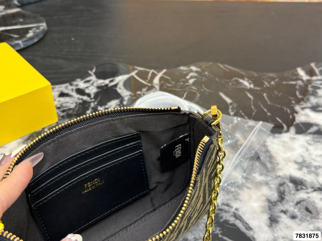 תיק כתף פנדי – תמונה 10