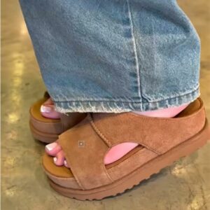 כפכפים וסנדלים UGG