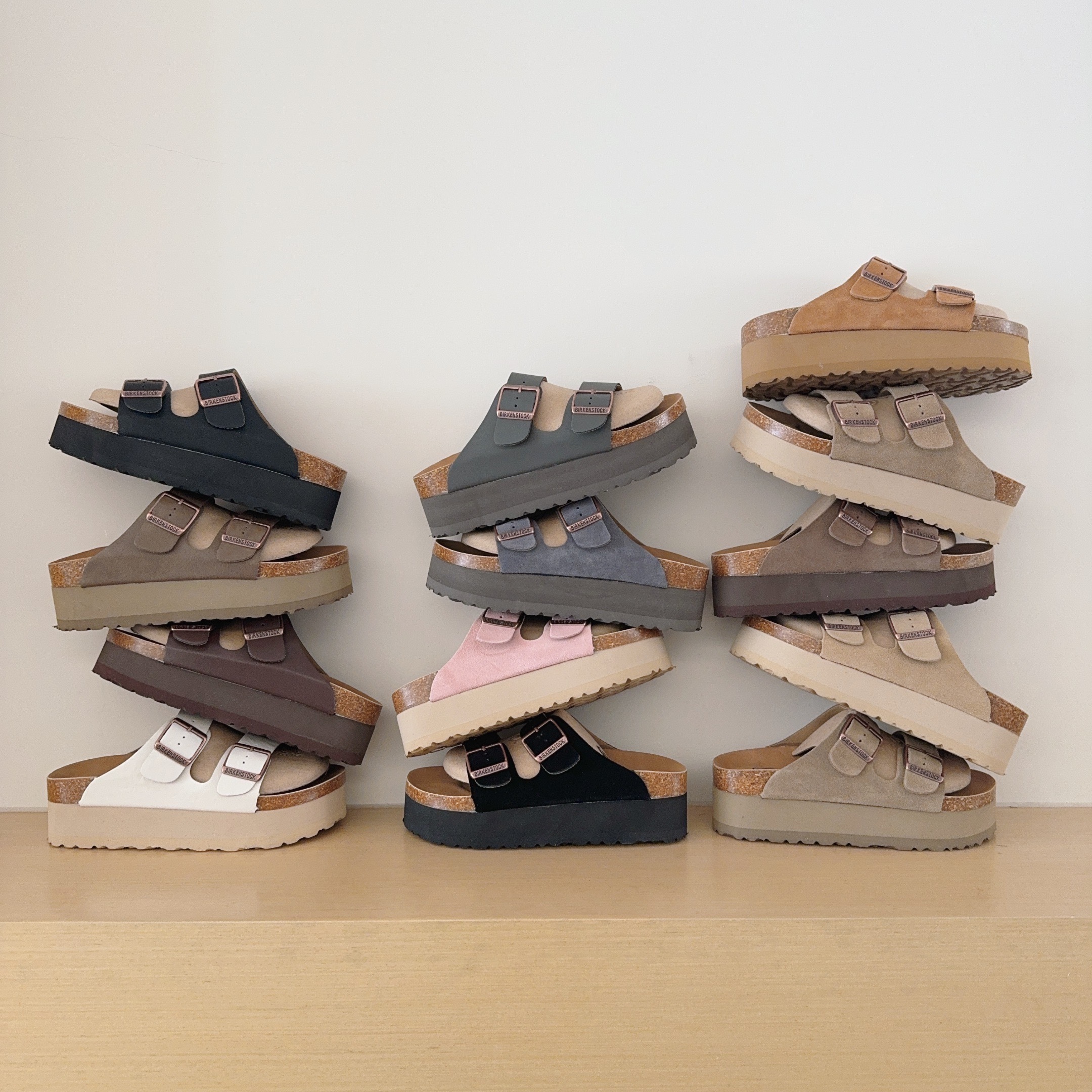 כפכפים מוגבהים בירקנשטוק – תמונה 16