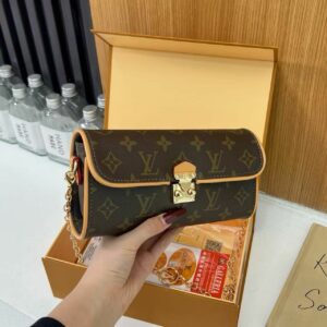 תיק מלבני לואי ויטון