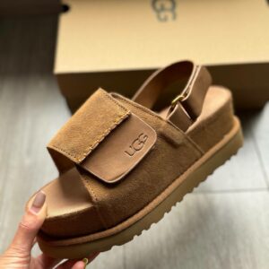 סנדלים UGG