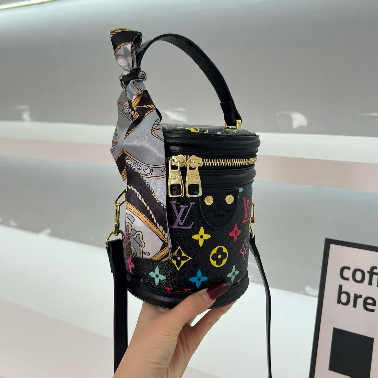 תיק צד לואי ויטון – תמונה 12