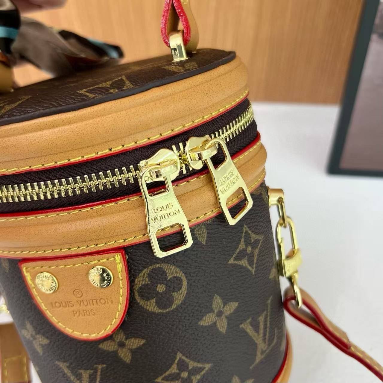 תיק צד לואי ויטון – תמונה 11