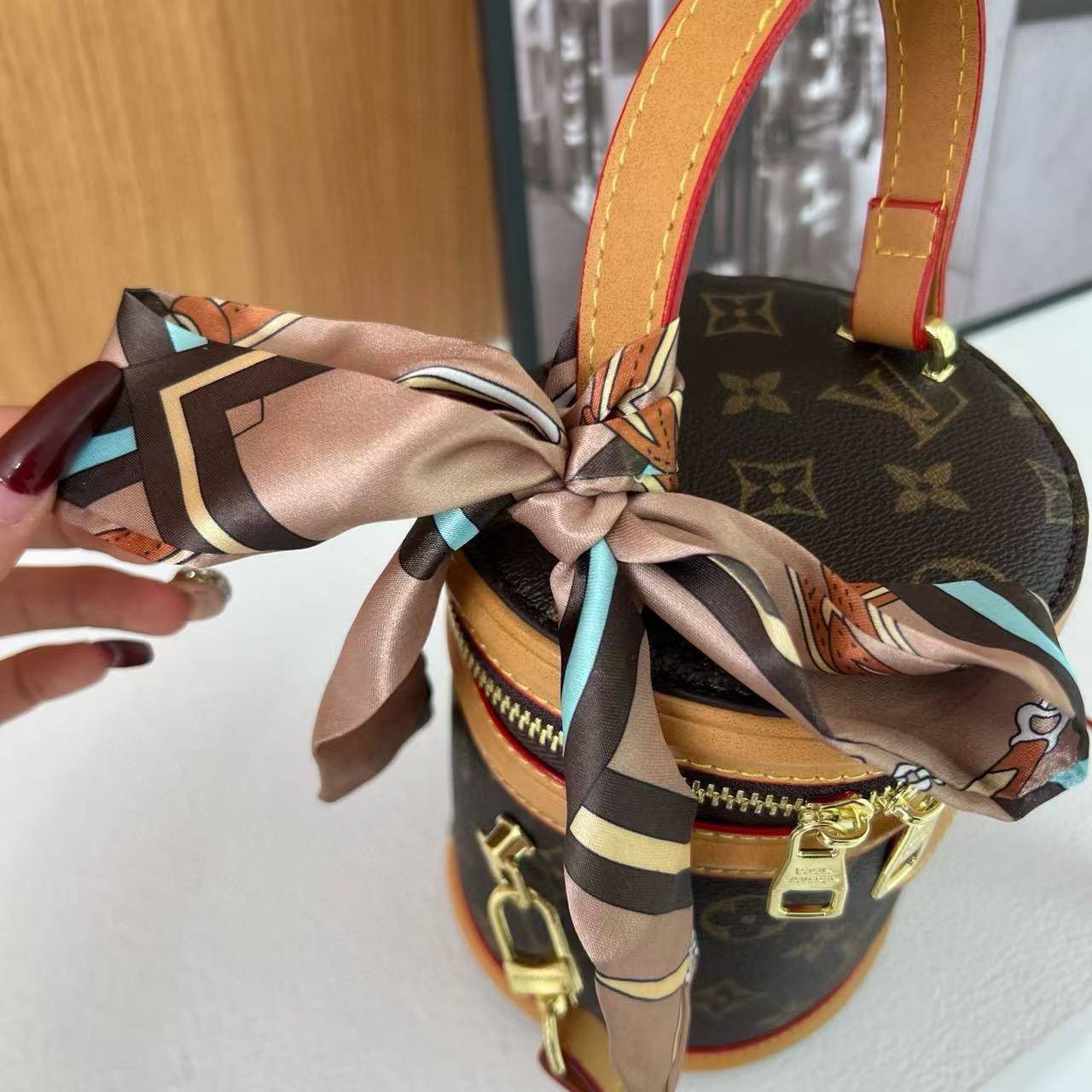 תיק צד לואי ויטון – תמונה 5